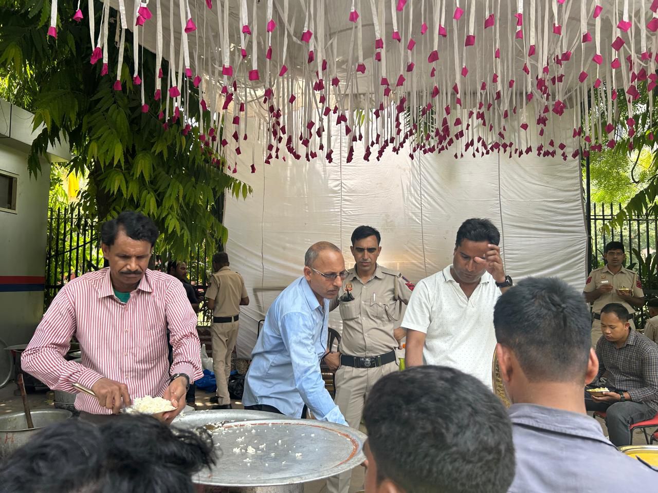 आज दिनांक 12जून 2025को भगवान बृहस्पति (गुरु ) विष्णु जी का भन्डारा (कढी चावल)का प्रसाद वितरण का  आयोजन किया गया जन्तर मन्तर नियर पुलिस बूथ